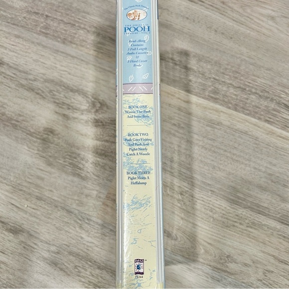 Vintage 1990 Original Pooh Read Along Treasury Volume 1 Books & Audio Cassettes - Picture 8 of 9